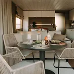 Houseboat & Sauna Lux Botel