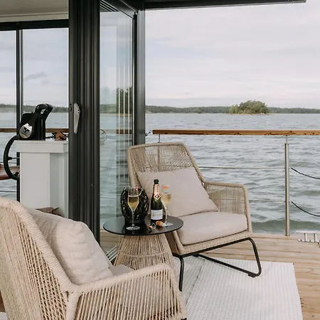 Botel Houseboat & Sauna Lux