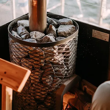 船屋 Houseboat & Sauna Lux