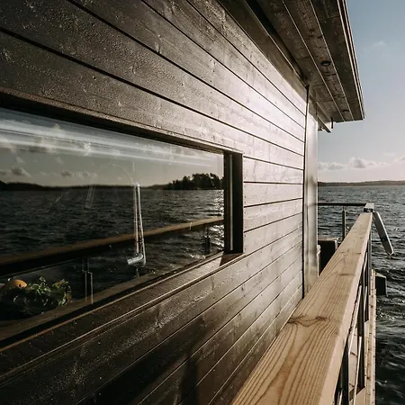 Houseboat & Sauna Lux