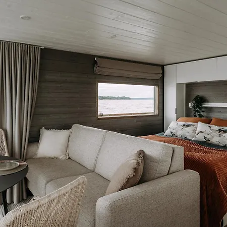 Houseboat & Sauna Lux * Naantali