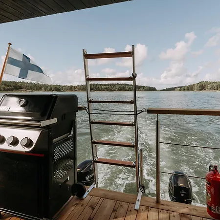 船屋 Houseboat & Sauna Lux