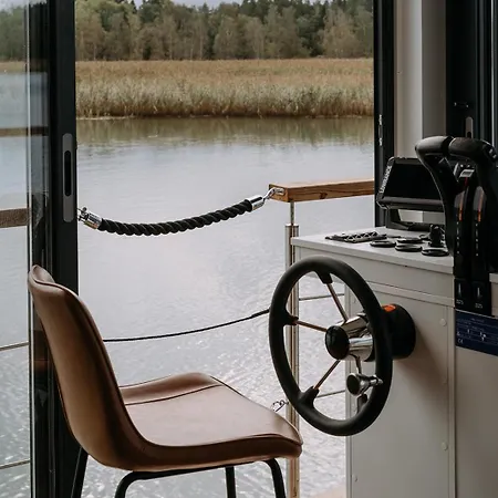 Houseboat & Sauna Lux *