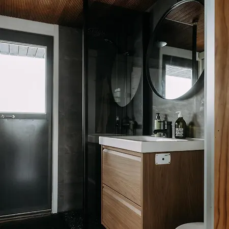 Houseboat & Sauna Lux 纳坦利