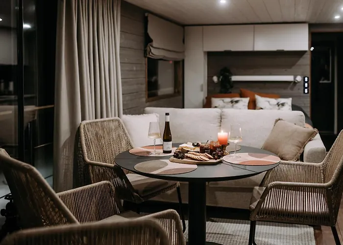 Houseboat & Sauna Lux