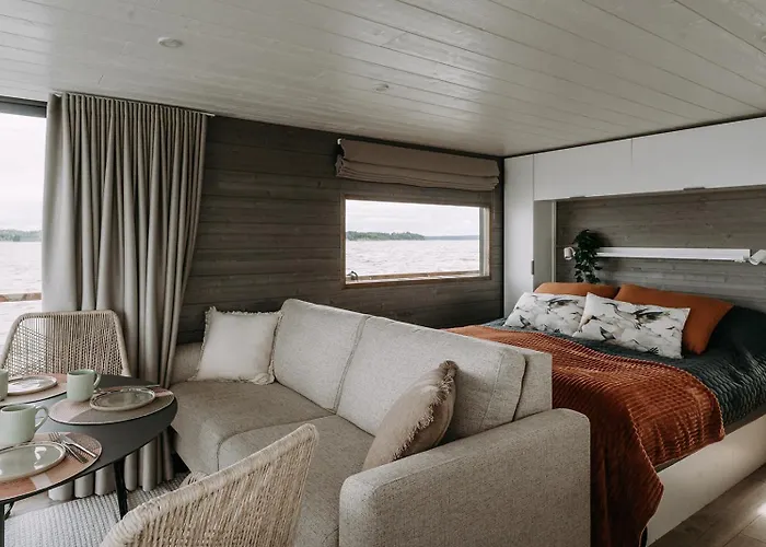 Houseboat & Sauna Lux * Naantali