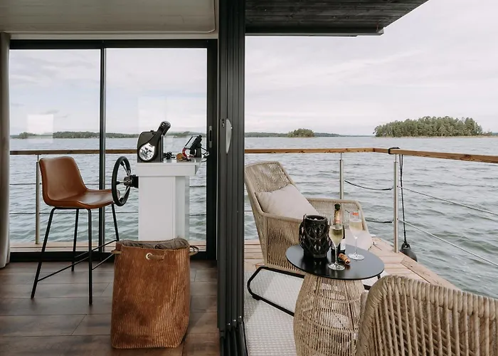 Houseboat & Sauna Lux *