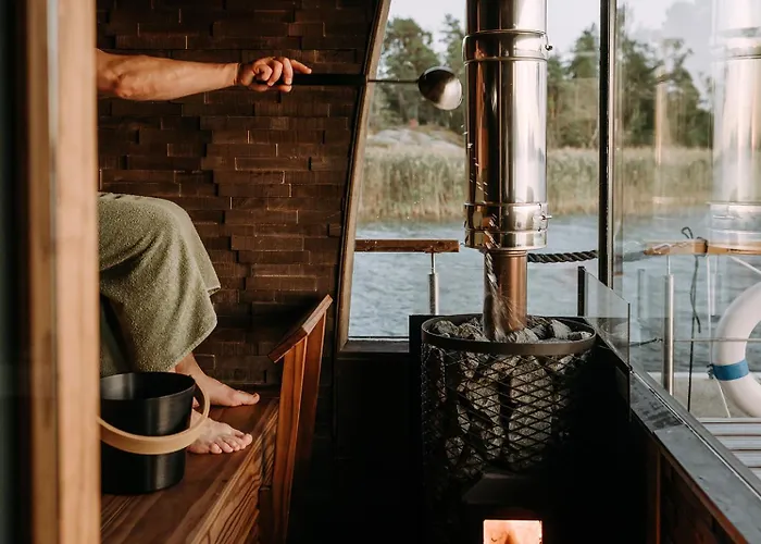 Houseboat & Sauna Lux * Naantali