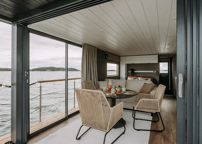 Botel Houseboat & Sauna Lux Naantali